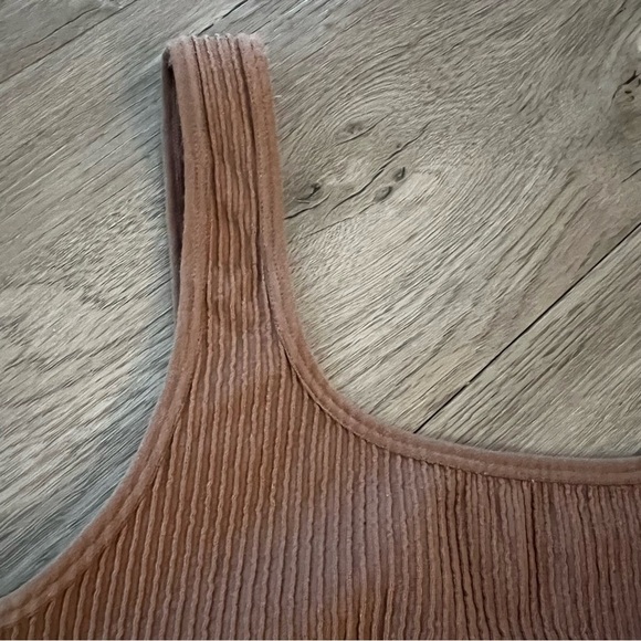 🔥SALE - any 4/$20. Ribbed Mauve Crop Top - Picture 2 of 3